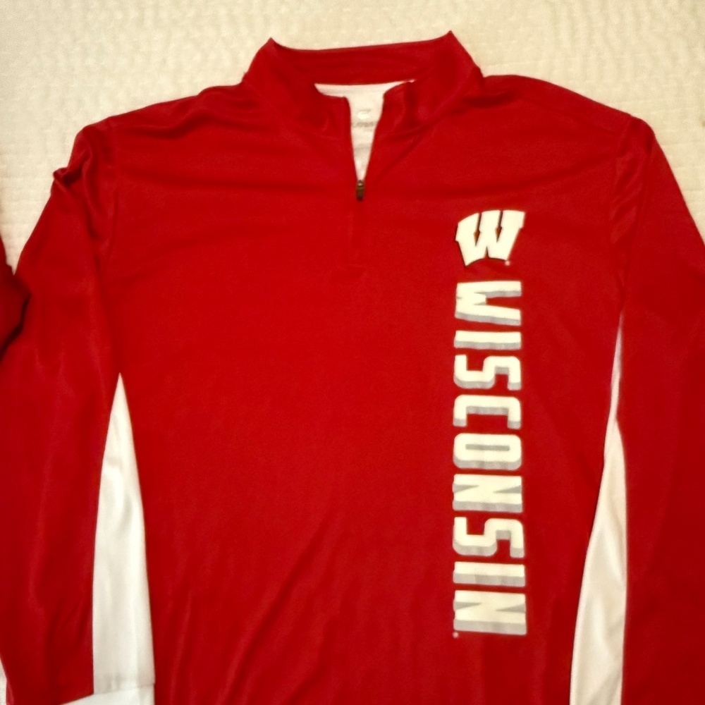 Men’s Wisconsin Colosseum XL long sleeve performance shirt